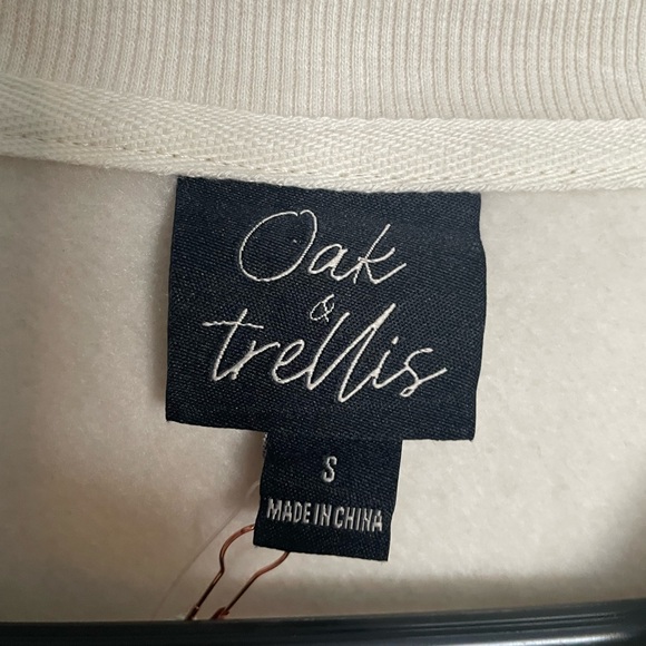 Oak &Trellis Women’s size small Wild Hearts Cream Cropped Quarter-Zip Sweatshirt - Picture 3 of 6